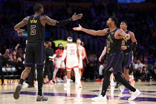 攻防一体统治关键时刻！湖人的斯玛特无愧于大场面先生